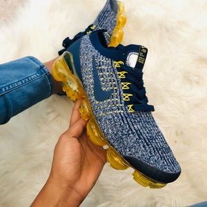 SOLD 🎊Nike Vapormax Flyknit college Navy sz 8